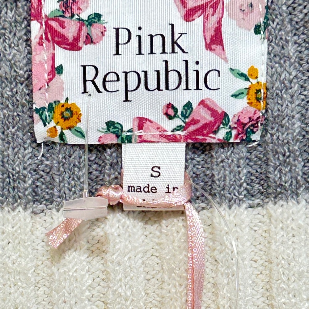 NWT Pink Republic Grey White Striped Ribbed V-Neck Button Cardigan Small - Picture 3 of 9